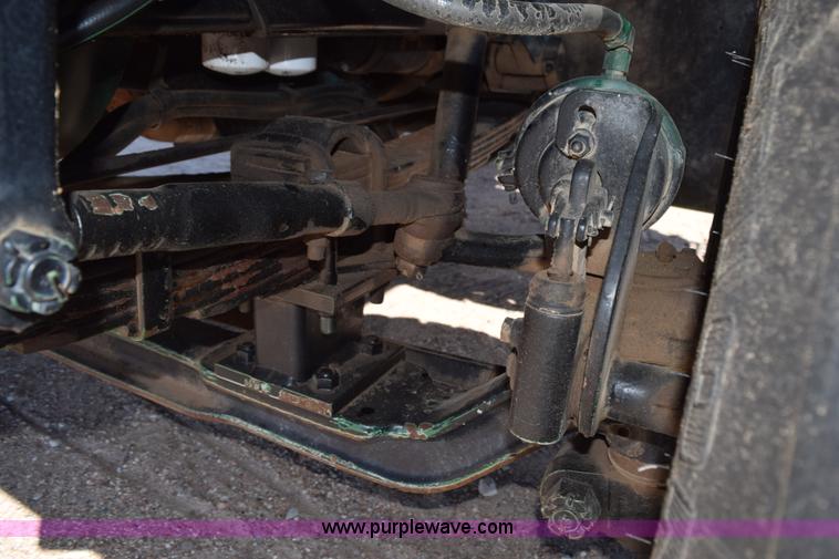 image for item J8495 1992 International 4900 Loral Magnum applicator truck