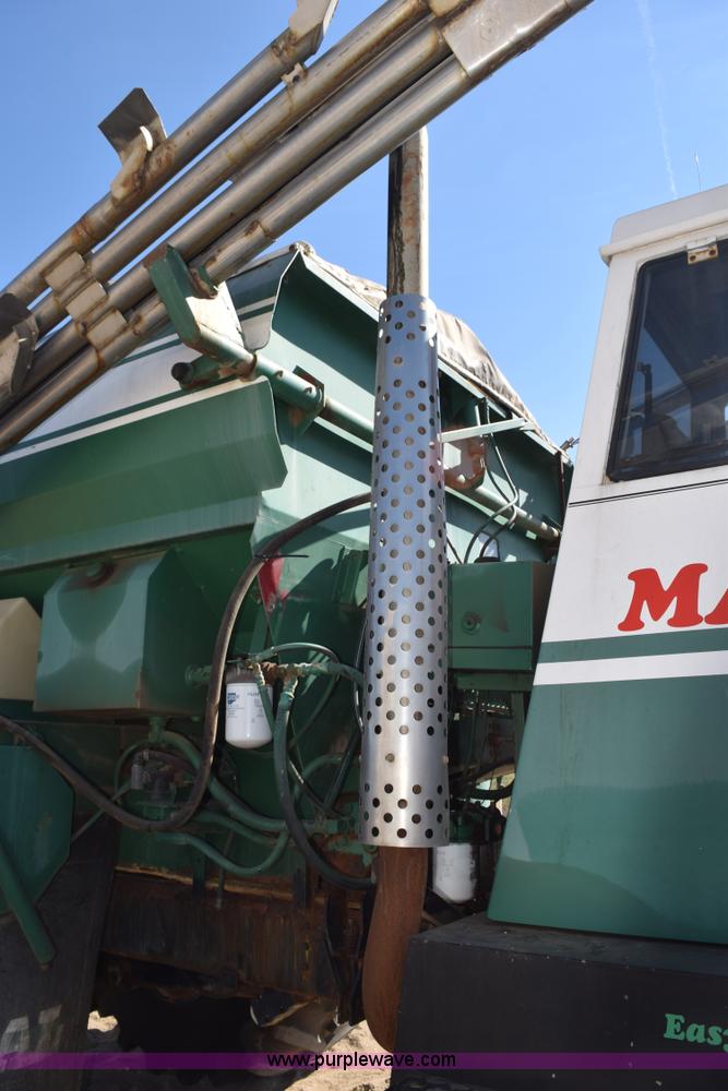 image for item J8495 1992 International 4900 Loral Magnum applicator truck