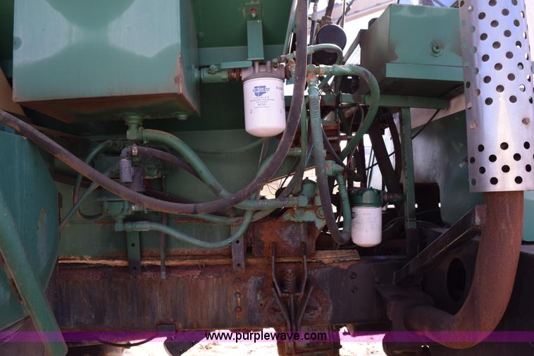 image for item J8495 1992 International 4900 Loral Magnum applicator truck