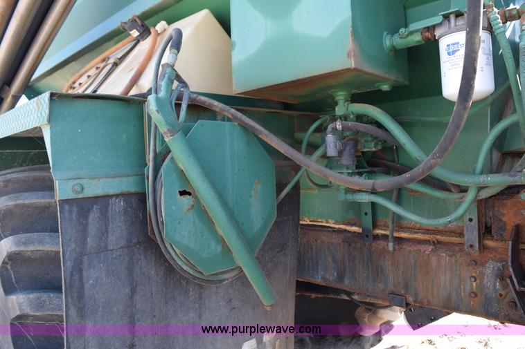 image for item J8495 1992 International 4900 Loral Magnum applicator truck