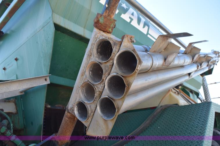 image for item J8495 1992 International 4900 Loral Magnum applicator truck