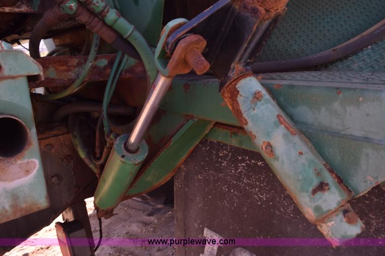 image for item J8495 1992 International 4900 Loral Magnum applicator truck