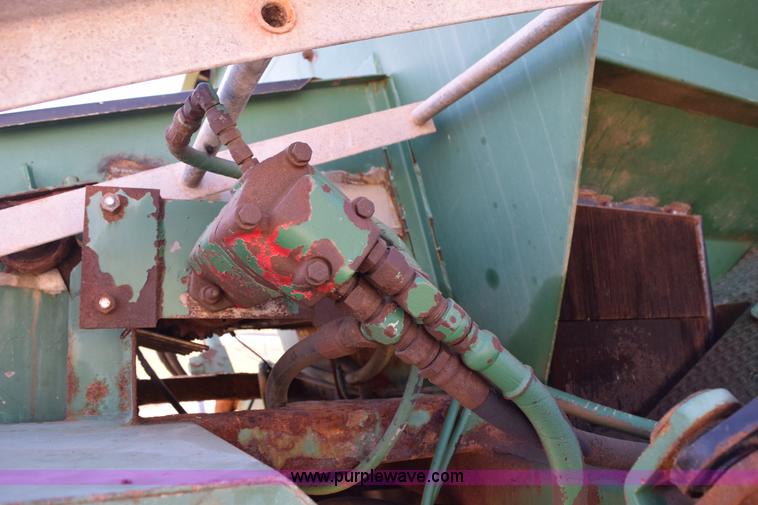 image for item J8495 1992 International 4900 Loral Magnum applicator truck