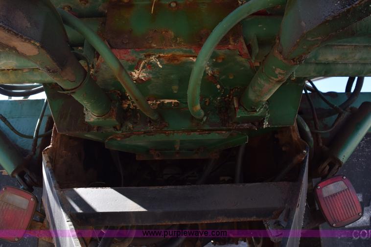 image for item J8495 1992 International 4900 Loral Magnum applicator truck