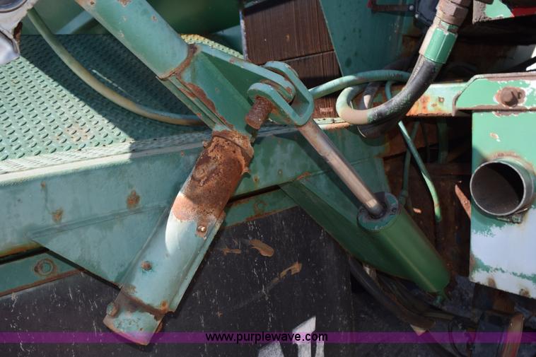 image for item J8495 1992 International 4900 Loral Magnum applicator truck