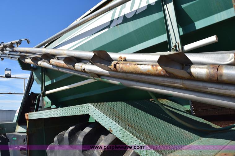 image for item J8495 1992 International 4900 Loral Magnum applicator truck