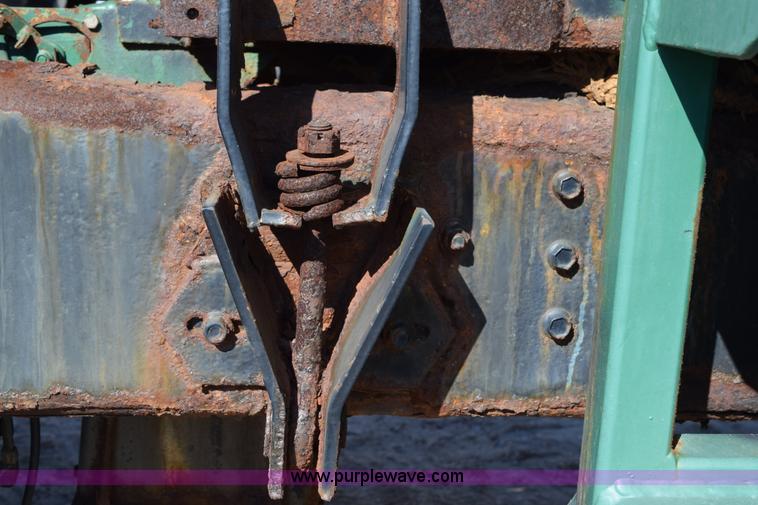 image for item J8495 1992 International 4900 Loral Magnum applicator truck