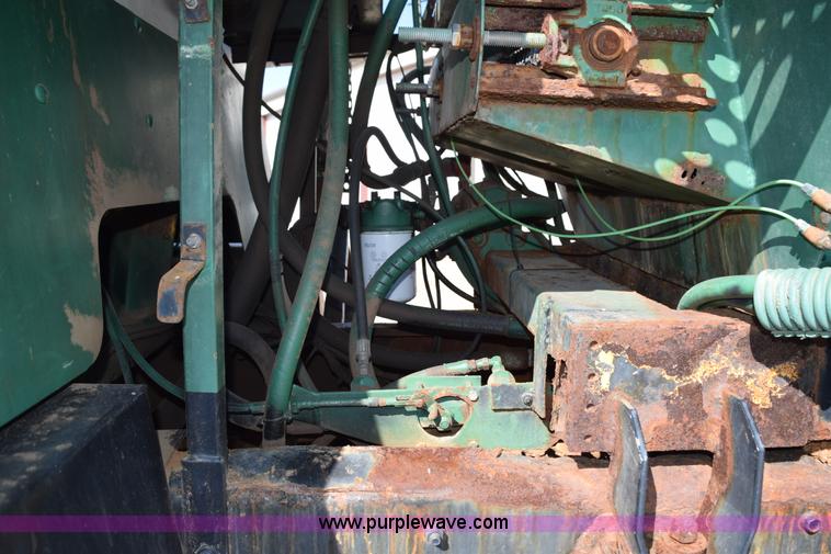 image for item J8495 1992 International 4900 Loral Magnum applicator truck