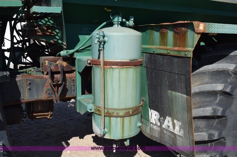 image for item J8495 1992 International 4900 Loral Magnum applicator truck