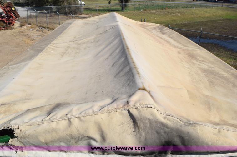 image for item J8495 1992 International 4900 Loral Magnum applicator truck