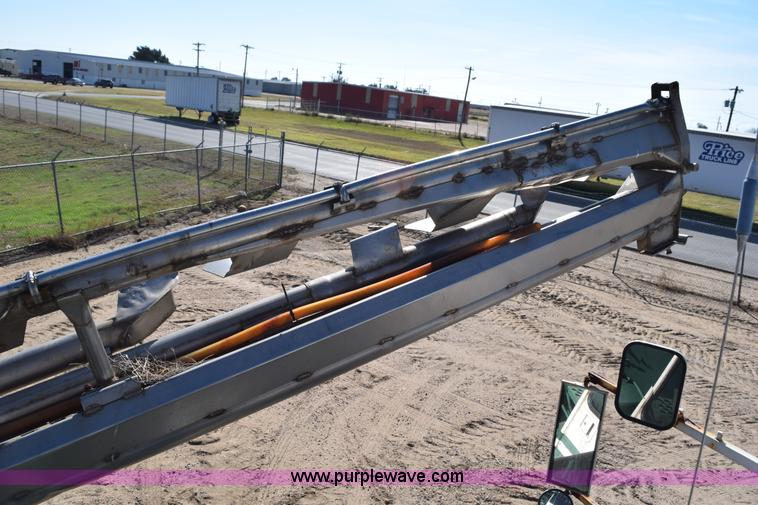 image for item J8495 1992 International 4900 Loral Magnum applicator truck