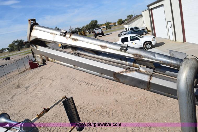 image for item J8495 1992 International 4900 Loral Magnum applicator truck