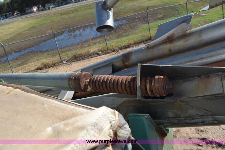 image for item J8495 1992 International 4900 Loral Magnum applicator truck