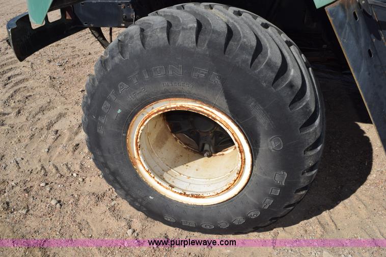 image for item J8495 1992 International 4900 Loral Magnum applicator truck