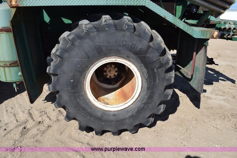 image for item J8495 1992 International 4900 Loral Magnum applicator truck