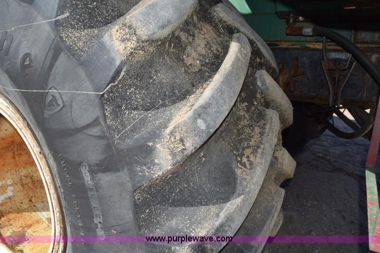 image for item J8495 1992 International 4900 Loral Magnum applicator truck