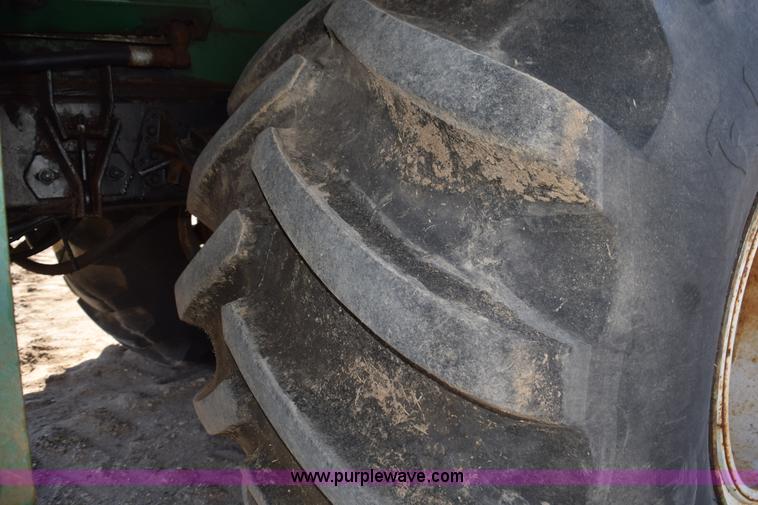 image for item J8495 1992 International 4900 Loral Magnum applicator truck