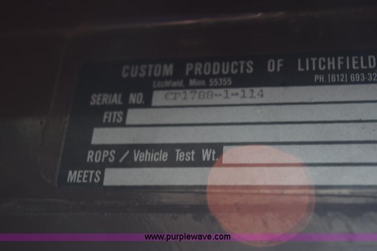 image for item J8495 1992 International 4900 Loral Magnum applicator truck