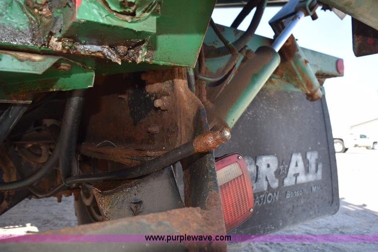 image for item J8495 1992 International 4900 Loral Magnum applicator truck