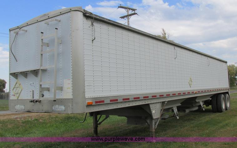 image for item K2222 1995 Wilson DWH400 double hopper bottom grain trailer