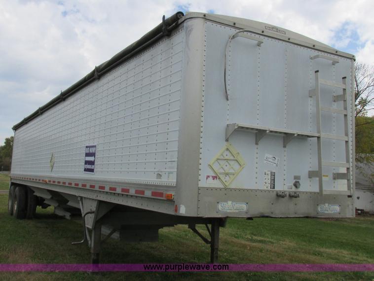 image for item K2222 1995 Wilson DWH400 double hopper bottom grain trailer