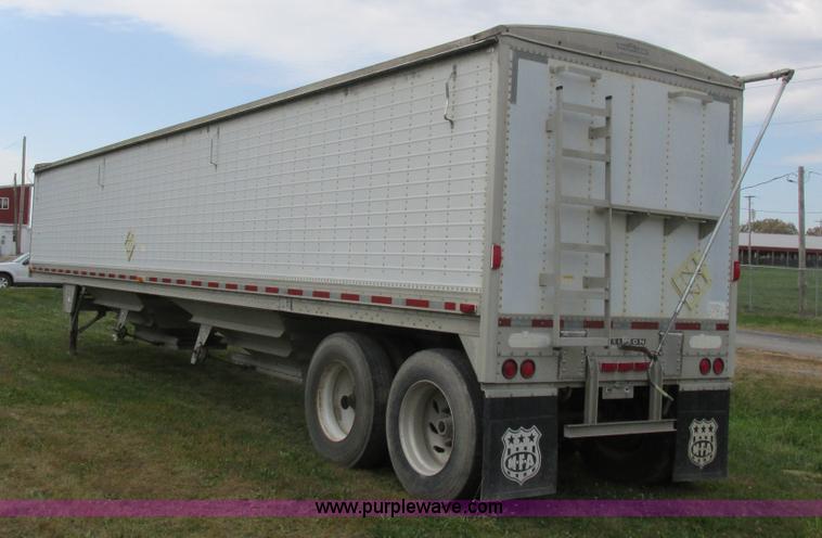 image for item K2222 1995 Wilson DWH400 double hopper bottom grain trailer