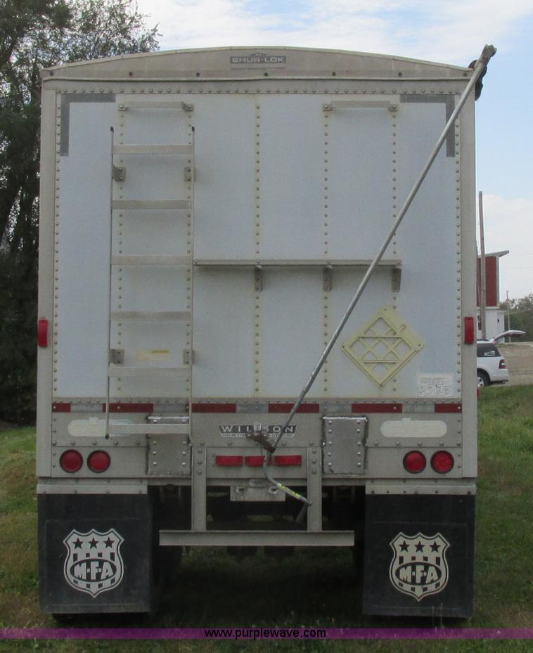 image for item K2222 1995 Wilson DWH400 double hopper bottom grain trailer