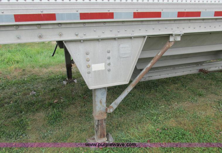 image for item K2222 1995 Wilson DWH400 double hopper bottom grain trailer