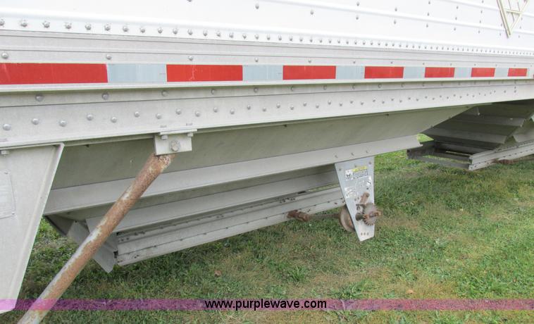 image for item K2222 1995 Wilson DWH400 double hopper bottom grain trailer