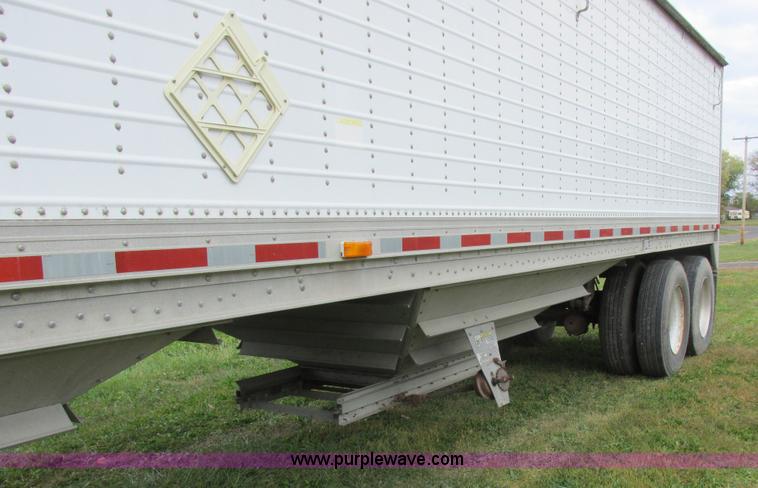 image for item K2222 1995 Wilson DWH400 double hopper bottom grain trailer