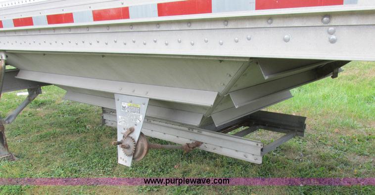 image for item K2222 1995 Wilson DWH400 double hopper bottom grain trailer