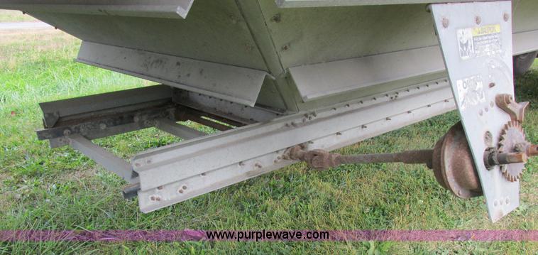 image for item K2222 1995 Wilson DWH400 double hopper bottom grain trailer