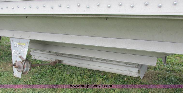 image for item K2222 1995 Wilson DWH400 double hopper bottom grain trailer