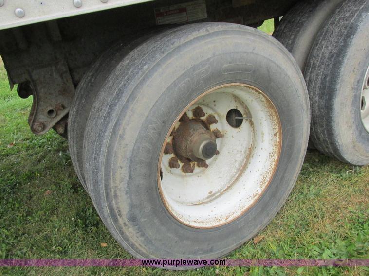image for item K2222 1995 Wilson DWH400 double hopper bottom grain trailer