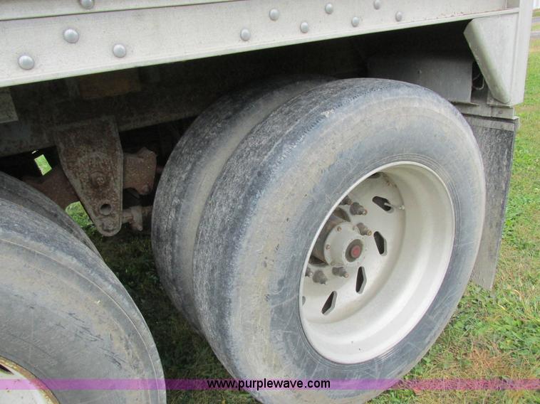 image for item K2222 1995 Wilson DWH400 double hopper bottom grain trailer