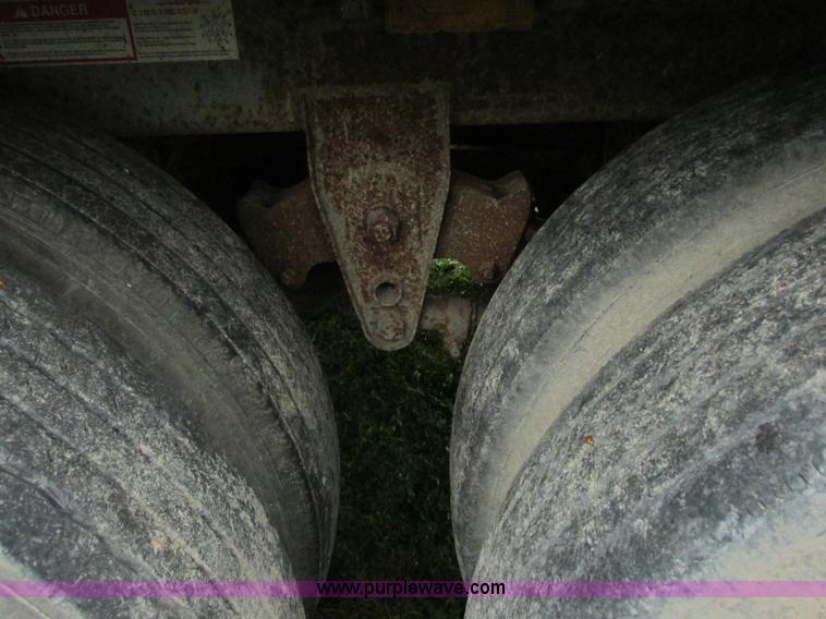 image for item K2222 1995 Wilson DWH400 double hopper bottom grain trailer