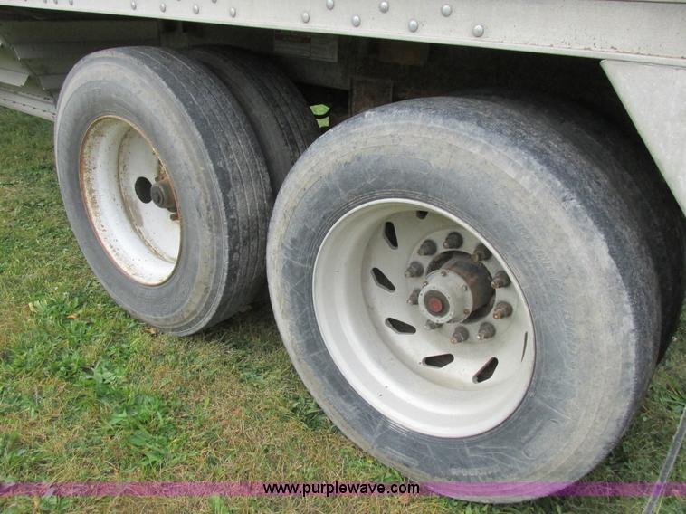 image for item K2222 1995 Wilson DWH400 double hopper bottom grain trailer