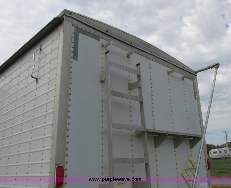 image for item K2222 1995 Wilson DWH400 double hopper bottom grain trailer