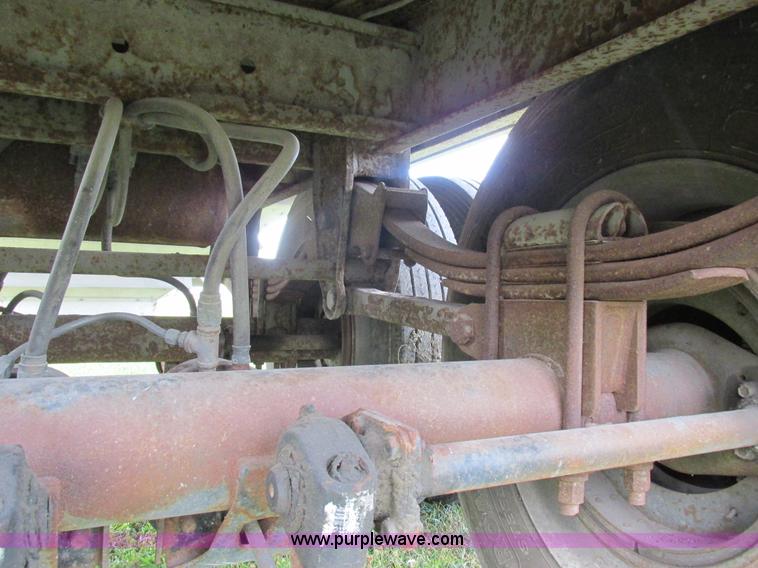 image for item K2222 1995 Wilson DWH400 double hopper bottom grain trailer