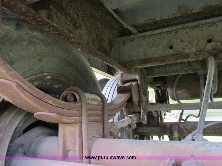 image for item K2222 1995 Wilson DWH400 double hopper bottom grain trailer