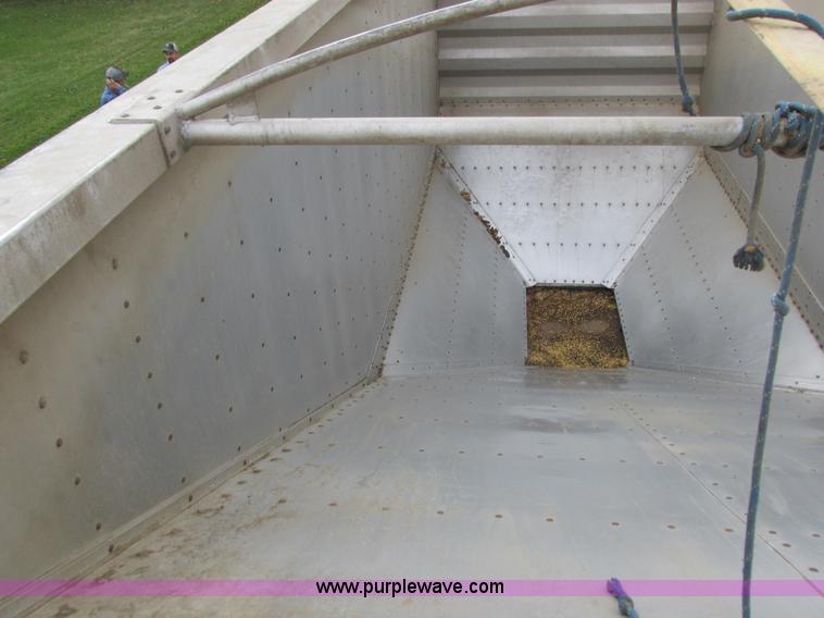 image for item K2222 1995 Wilson DWH400 double hopper bottom grain trailer