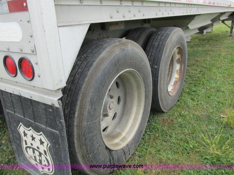 image for item K2222 1995 Wilson DWH400 double hopper bottom grain trailer