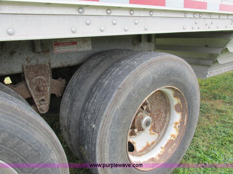 image for item K2222 1995 Wilson DWH400 double hopper bottom grain trailer