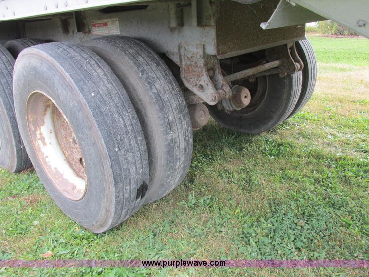 image for item K2222 1995 Wilson DWH400 double hopper bottom grain trailer