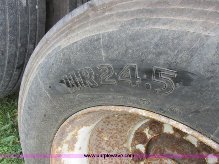 image for item K2222 1995 Wilson DWH400 double hopper bottom grain trailer