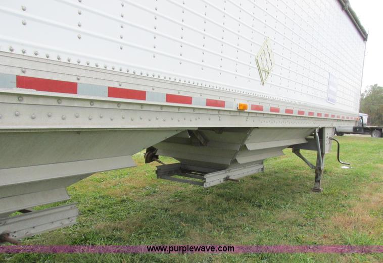 image for item K2222 1995 Wilson DWH400 double hopper bottom grain trailer