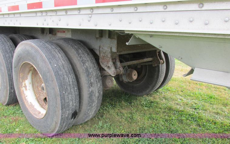image for item K2222 1995 Wilson DWH400 double hopper bottom grain trailer