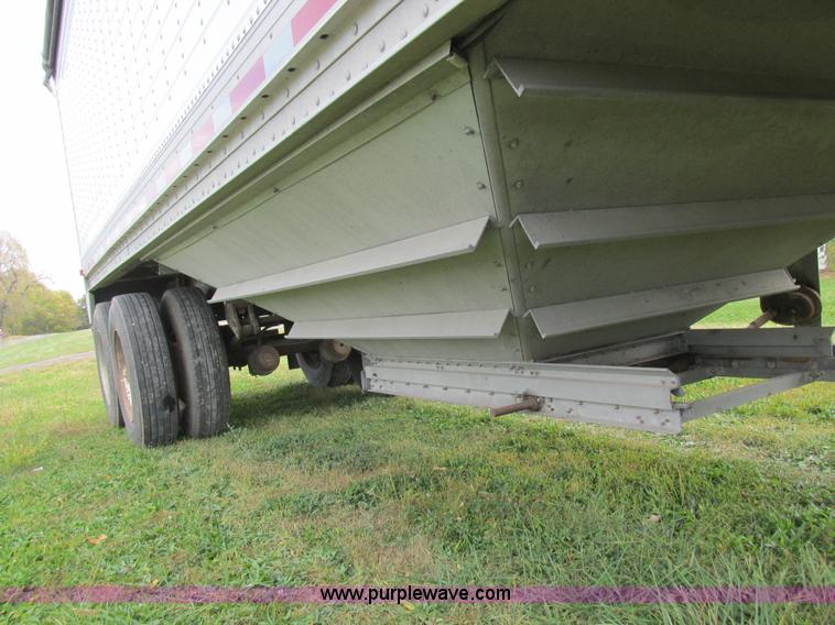 image for item K2222 1995 Wilson DWH400 double hopper bottom grain trailer