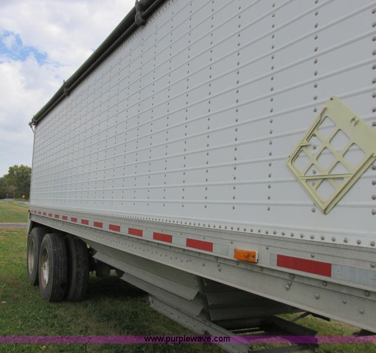 image for item K2222 1995 Wilson DWH400 double hopper bottom grain trailer