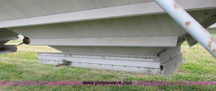 image for item K2222 1995 Wilson DWH400 double hopper bottom grain trailer